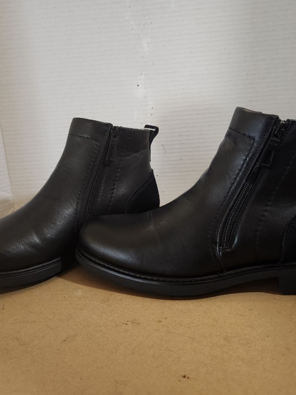 Men's Blondo waterproof ankle boots size 9, thinsulate,  new condition